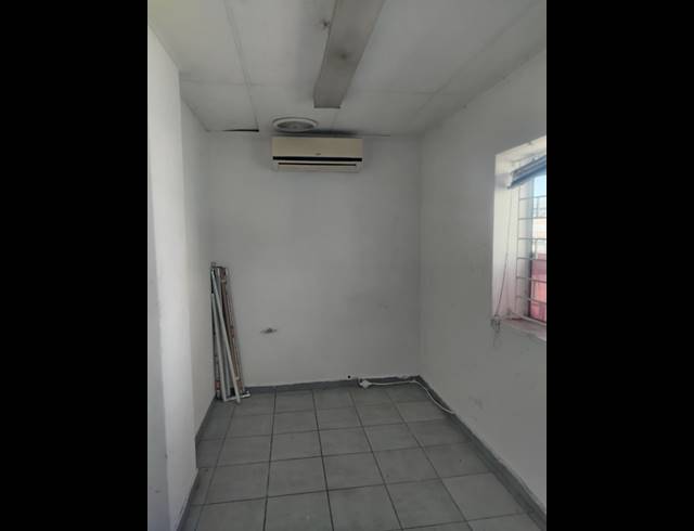 824M² SHOWROOM FOR SALE IN GLENLILLY